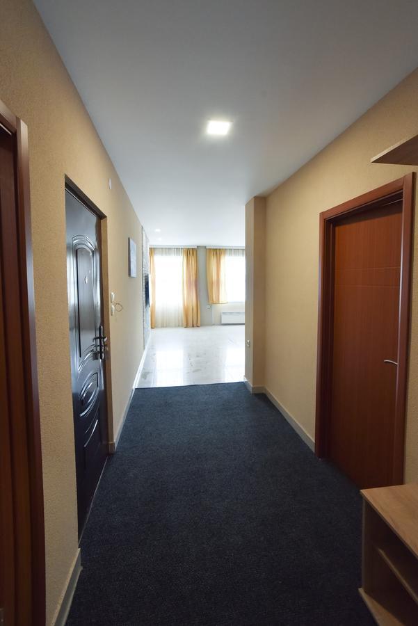 City Center Apartments Pirot Buitenkant foto