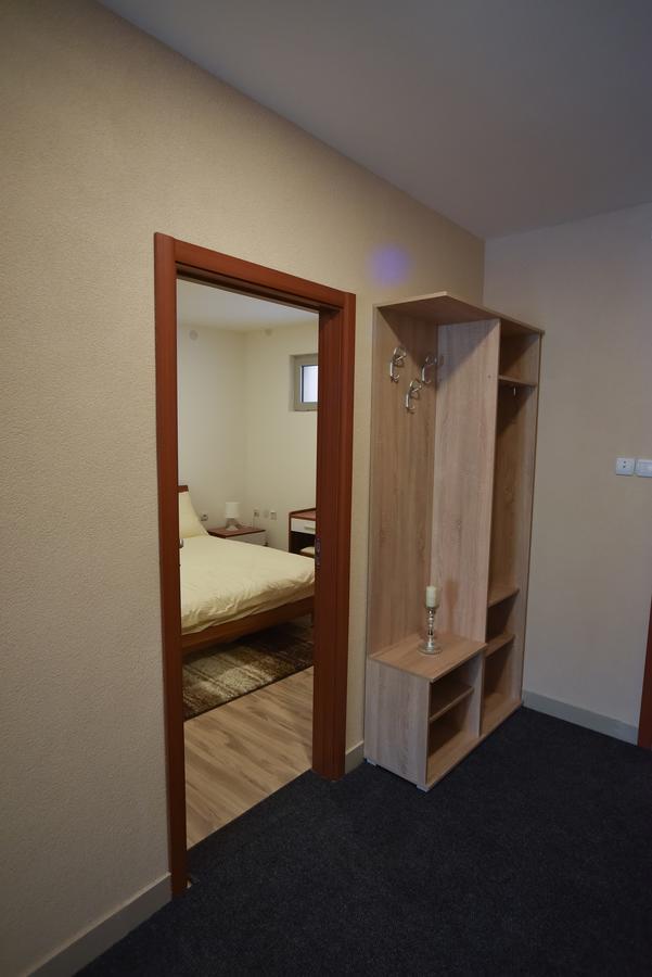 City Center Apartments Pirot Buitenkant foto