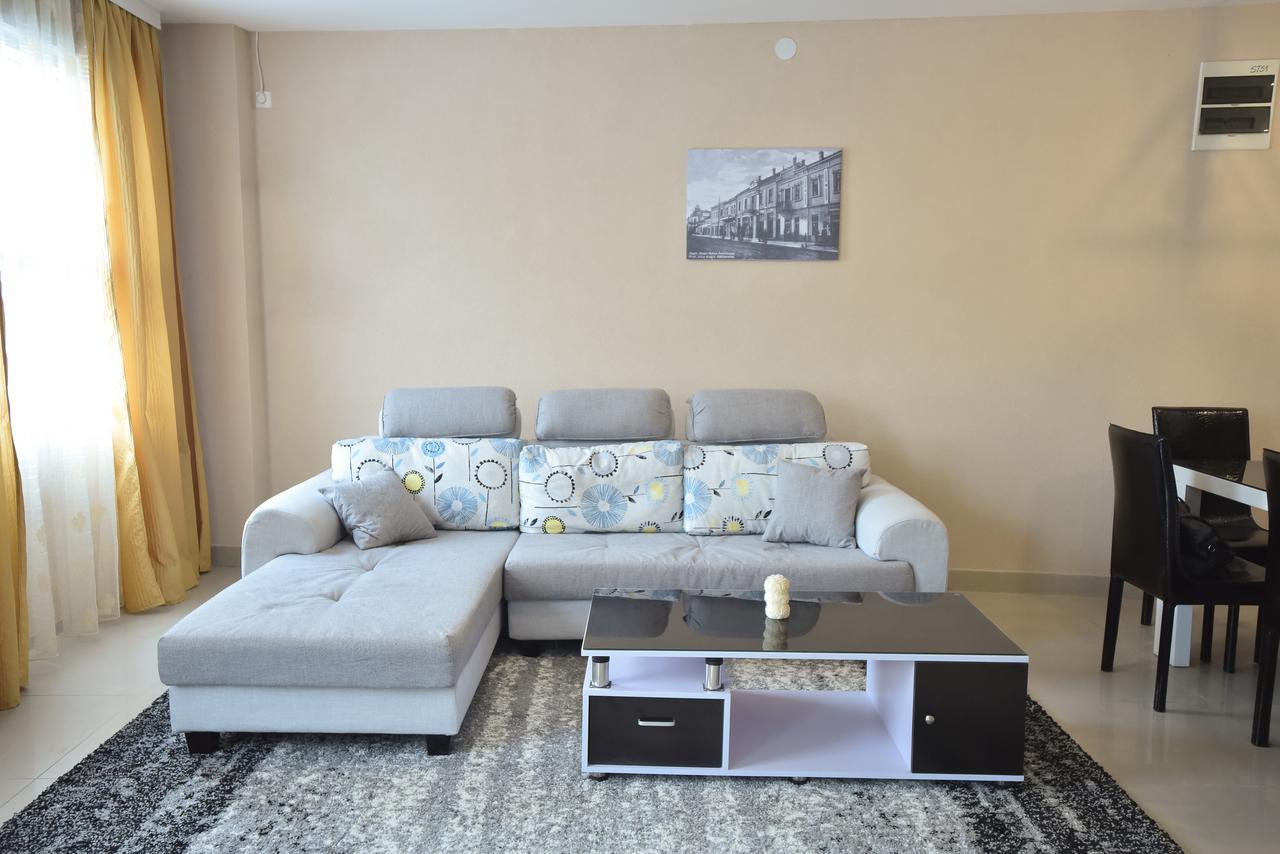 City Center Apartments Pirot Buitenkant foto