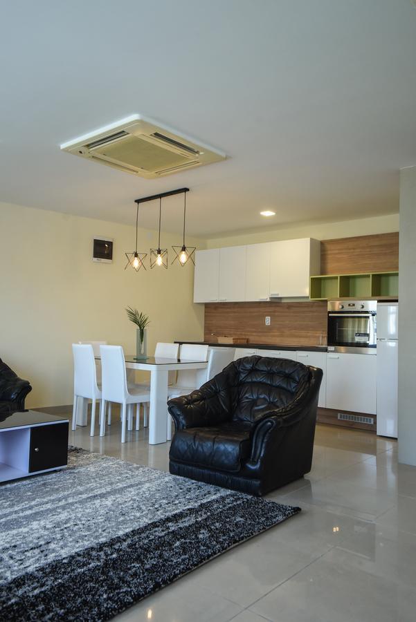 City Center Apartments Pirot Buitenkant foto