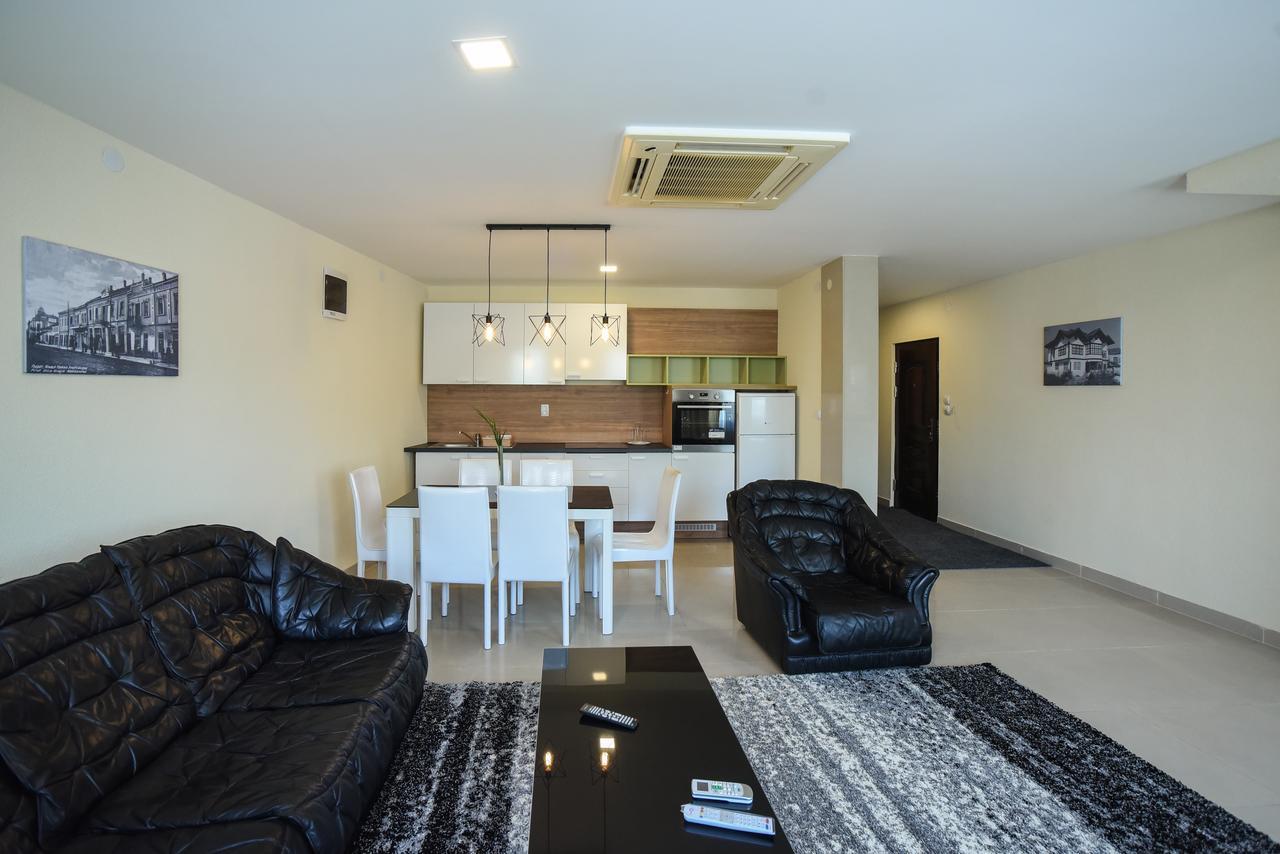 City Center Apartments Pirot Buitenkant foto