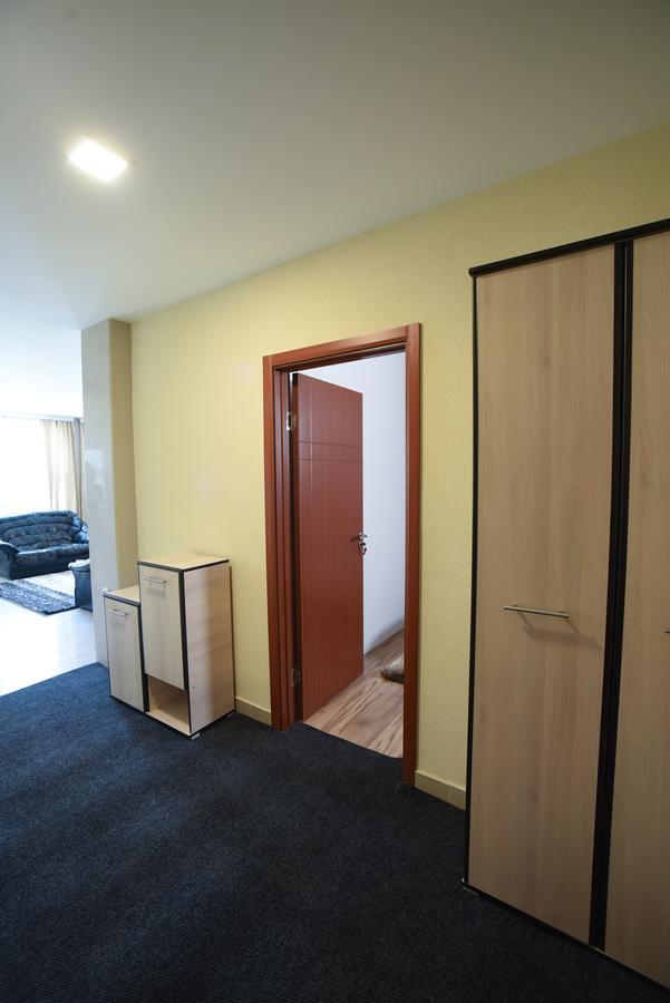 City Center Apartments Pirot Buitenkant foto