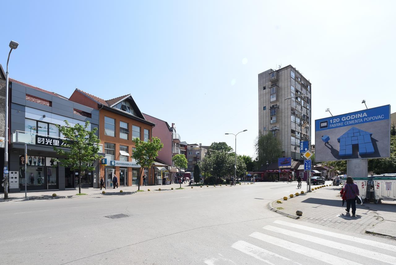 City Center Apartments Pirot Buitenkant foto