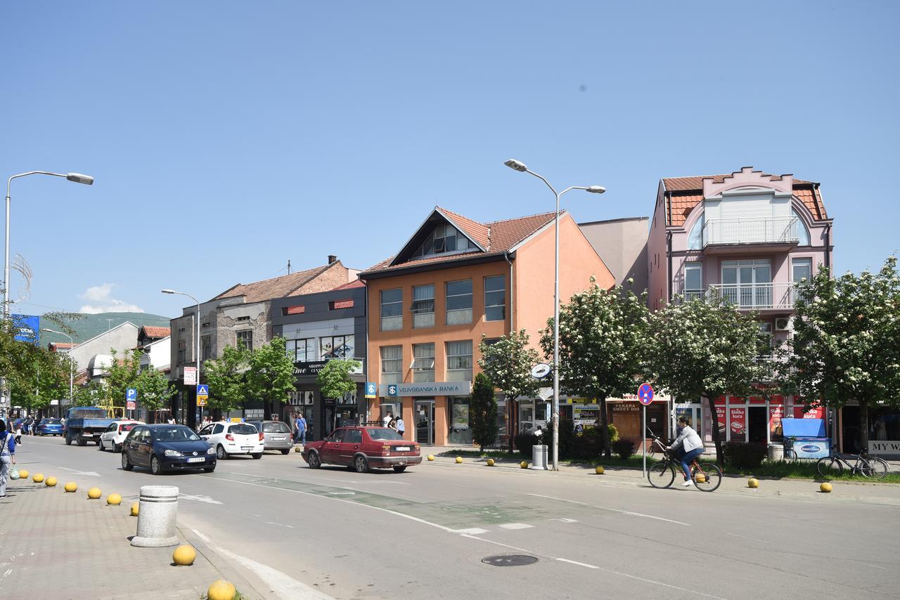 City Center Apartments Pirot Buitenkant foto