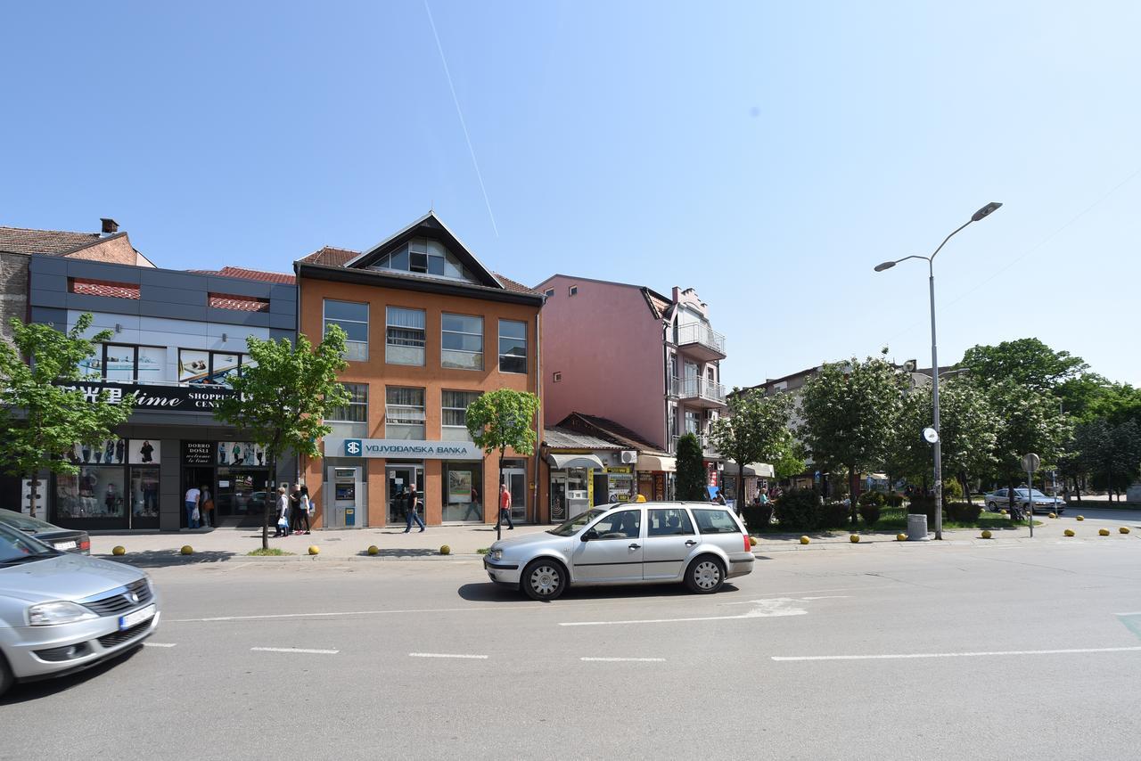 City Center Apartments Pirot Buitenkant foto