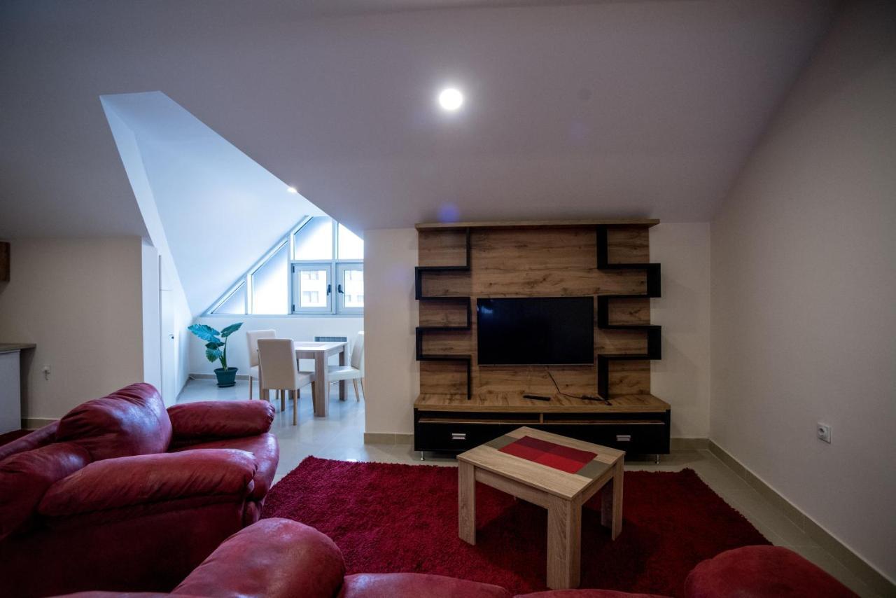 City Center Apartments Pirot Buitenkant foto